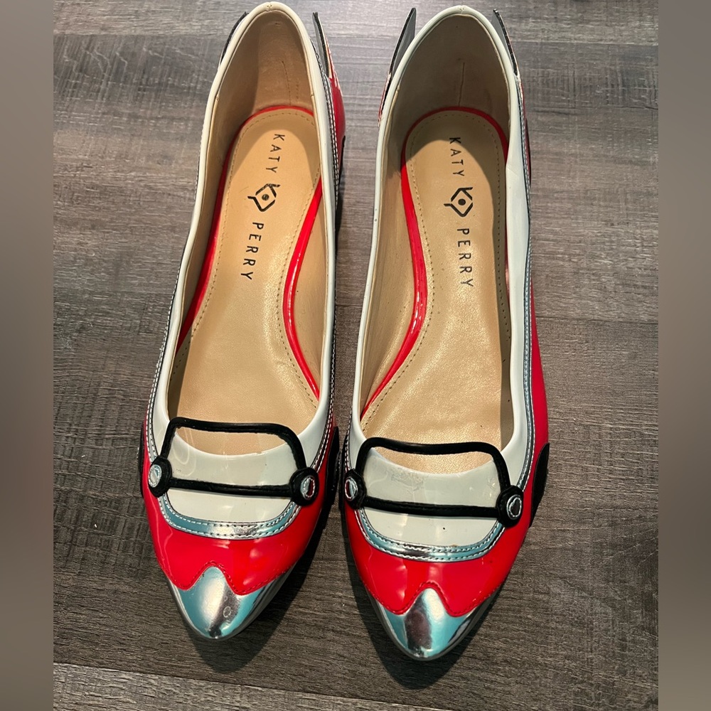 Katy Perry, Flats